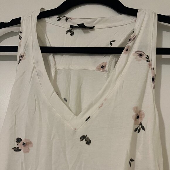 Dynamite Floral V-Neck Tank Top - Picture 3 of 4